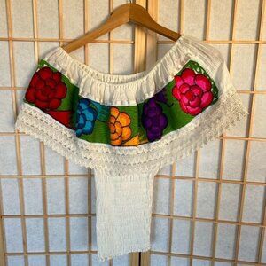 NWOT Beautiful embroidered Mexican blouse